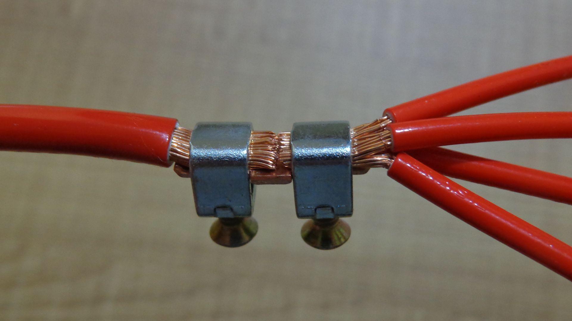 CA-10 - Conexão entre um cabo 10 mm2 e quatro cabos 2,5 mm2 com um Conector CA-10 - Imagem 2